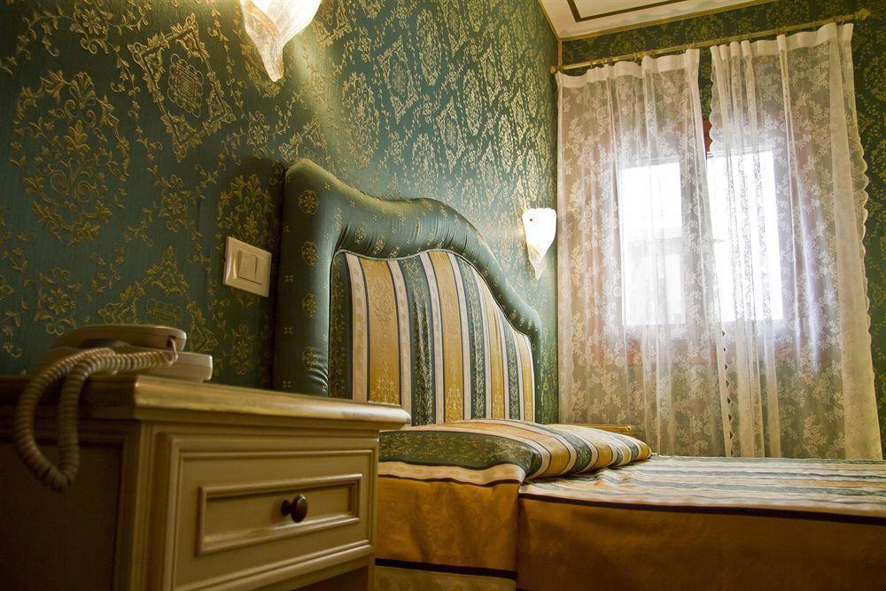 Residenza La Campana Hotel Venice Exterior photo