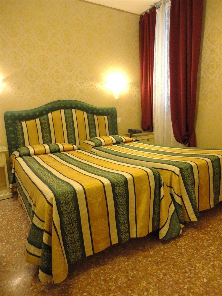 Residenza La Campana Hotel Venice Exterior photo