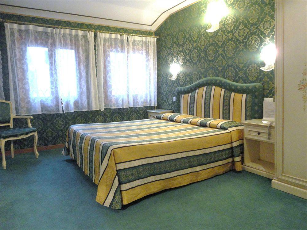 Residenza La Campana Hotel Venice Exterior photo